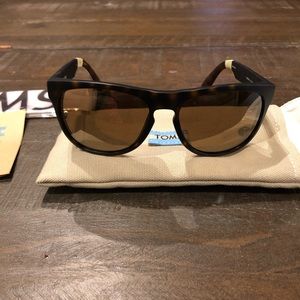 Brand new TOMS Men’s Phoenix Sunglasses